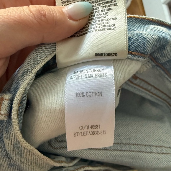 Agolde Light Wash Frayed Hem Jean Shorts - Size 27 - Picture 4 of 4